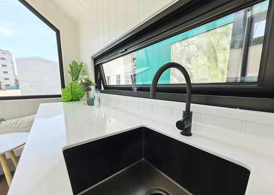 Modern Glamping Trailer Houses Tiny House On Wheels For Easy Transport 2350*8000mm